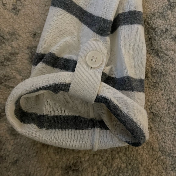 Express light weight Cardigan - Picture 2 of 2